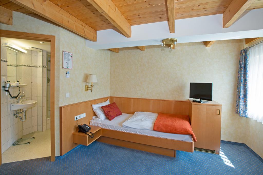 Hotel Post Jungingen Room photo